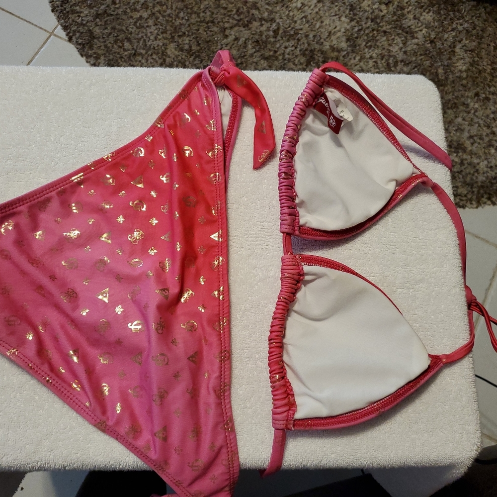 Bikini - Picture 2 of 2